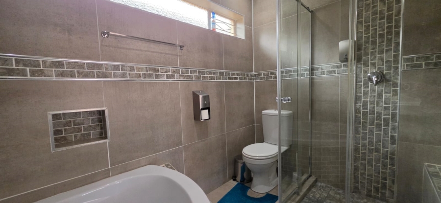 Commercial Property for Sale in Flamwood North West